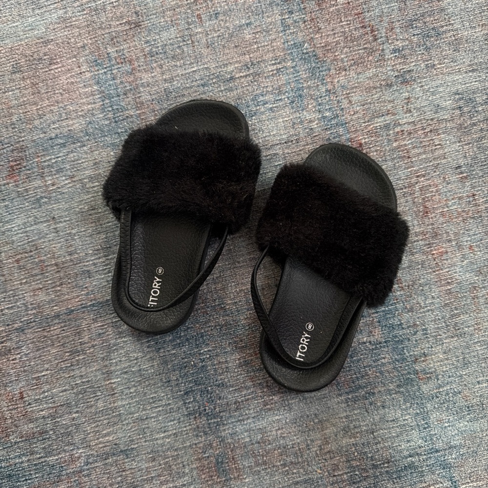 Toddler Fitory Black Furry Slide Sandals size 8C